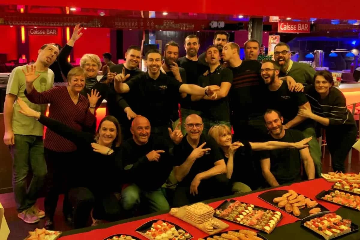 Equipe vdm technologies dans un laser game