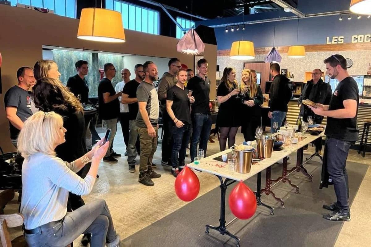 photo vdm technologies fete ses 10 ans avec ses clients et salaries